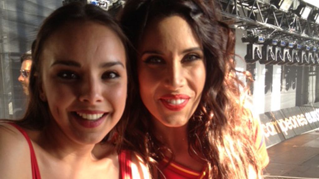 La presentadora animó a la afición en Cibeles