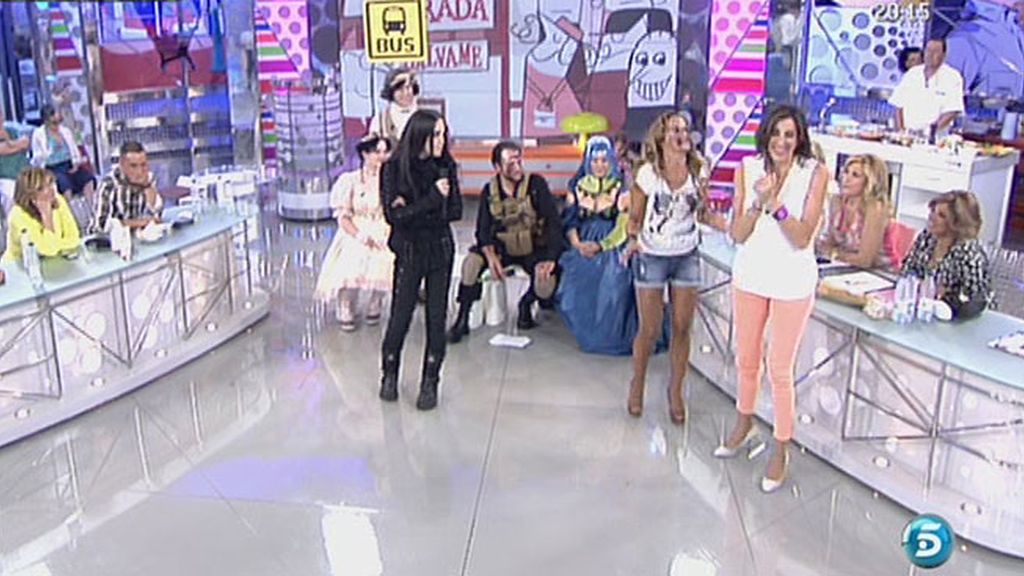 La colaboradora se caracteriza