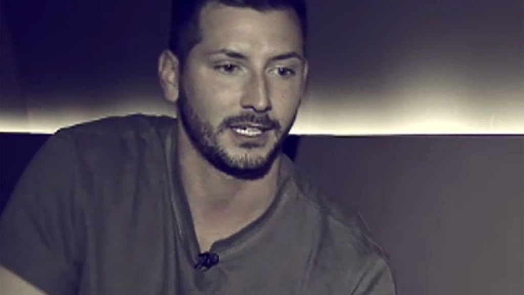 María, muy entretenida con el pretendiente