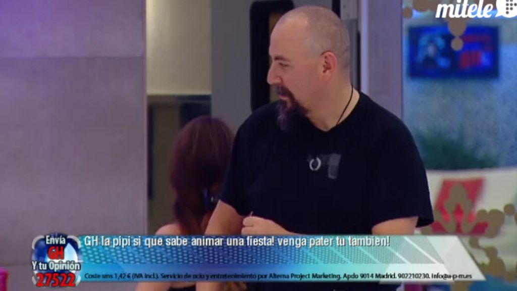 Marta y Cristian, muy juntitos en la fiesta de GH