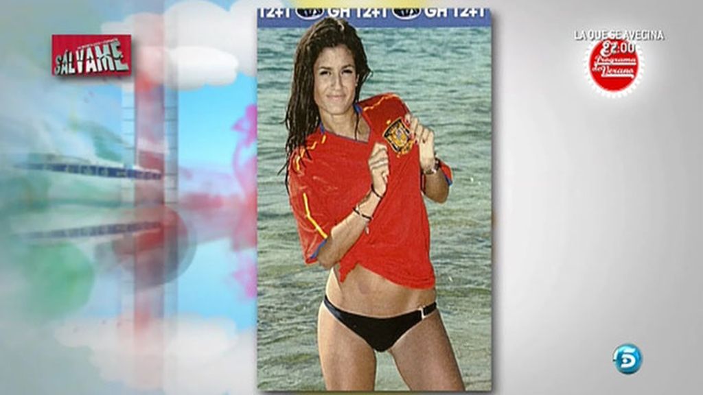 La jerezana ha posado con la equipación de España para la revista 'Sálvame'