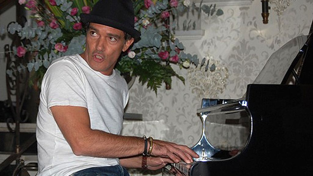 Fiestón del equipo de 'La piel que habito'... sin Pedro