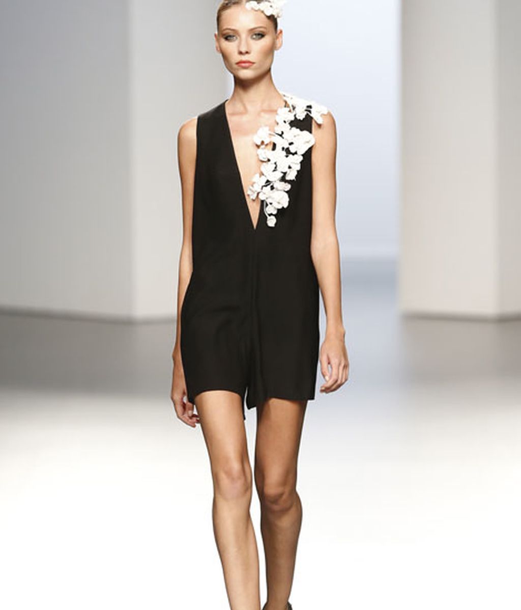 Contención de volúmenes y apuesta por líneas rectas