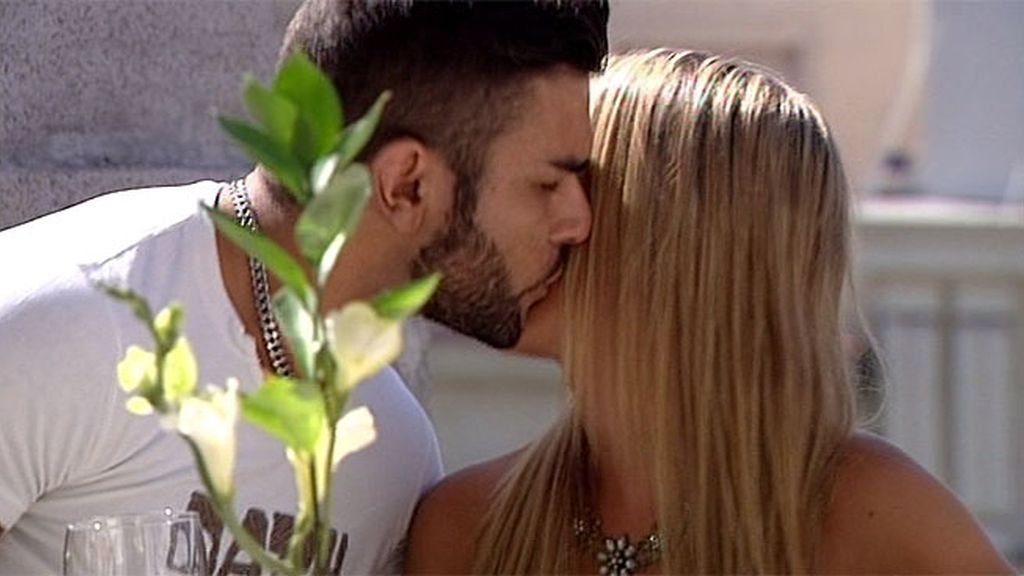 Sara finge apatía pero llora la decisión de Javi