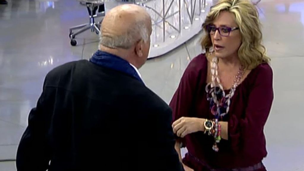La colaboradora le había gastado una broma quitándole el camisón
