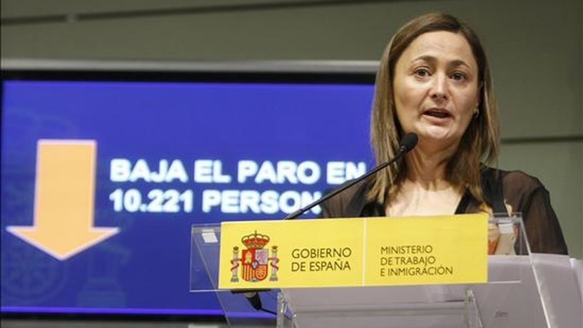 La secretaria de Estado de Empleo, Mari Luz Rodríguez, durante la rueda de prensa que ofreció hoy en Madrid para valorar los datos del paro registrado en los Servicios Públicos de Empleo y de las afiliaciones a la Seguridad Social del mes de diciembre y de todo el año 2010. EFE