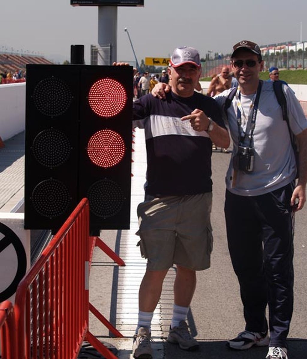 ESPERANDO A QUE SE APAGARA