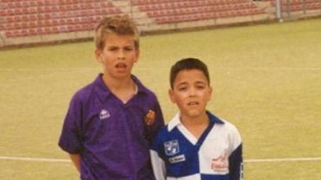 Posando ante el gran césped