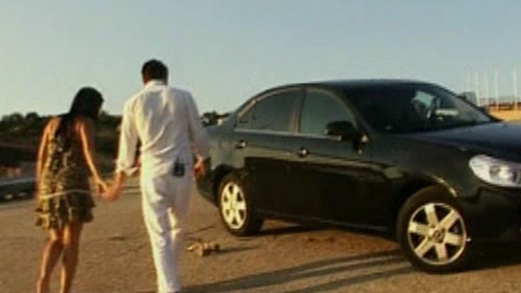 Un velero y una partida de dardos