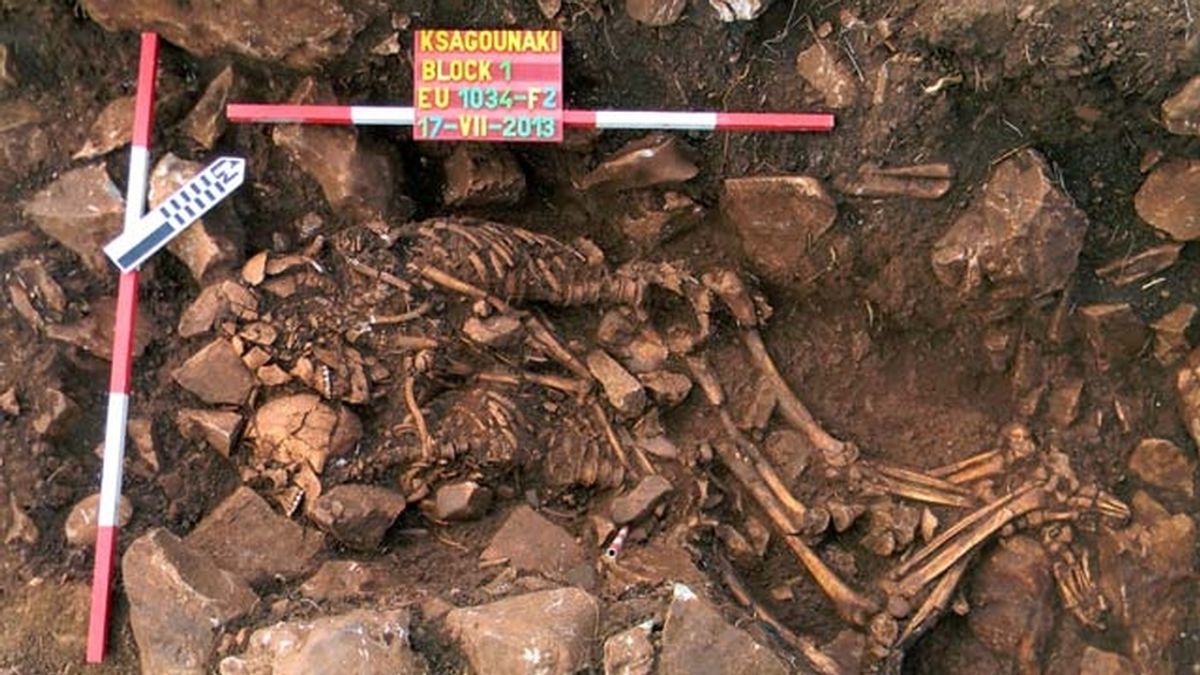 Descubren unos esqueletos abrazados que podrían tener más de 6000 años