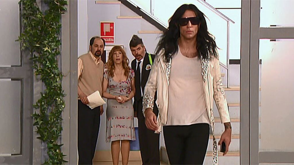 Mario llega a Montepinar para visitar a Lola