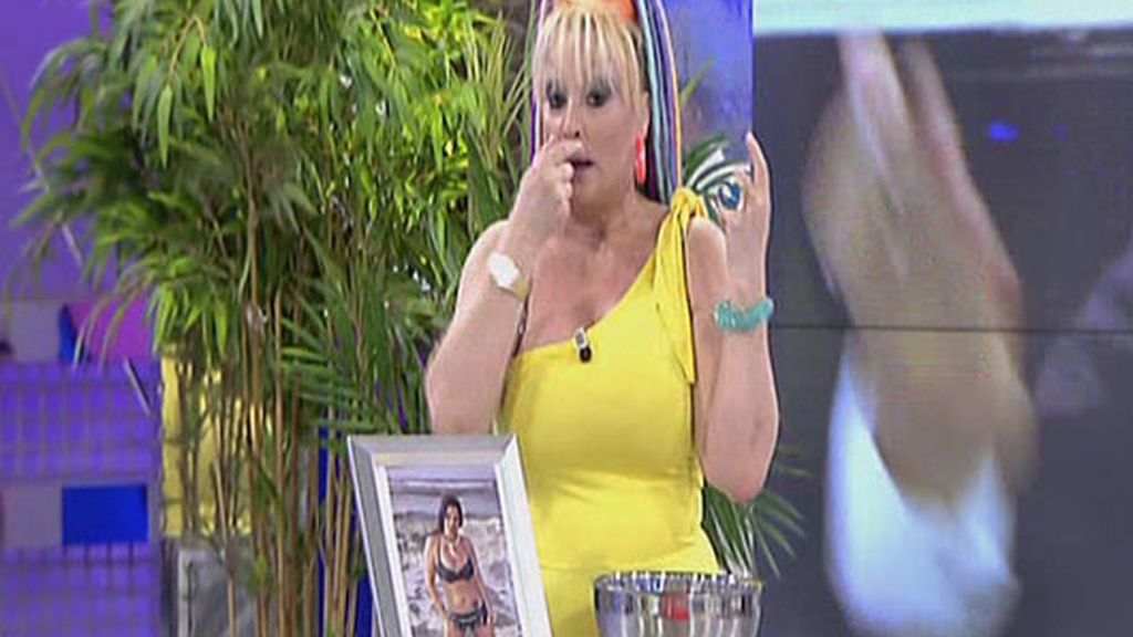 Aramís Fuster simula un exorcismo