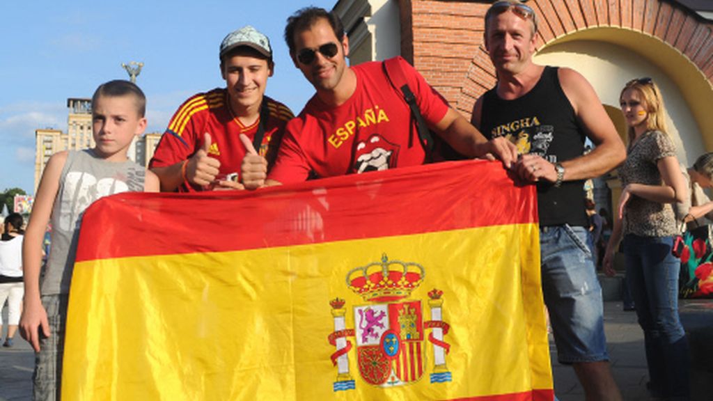 La afición española gana por goleada a la italiana