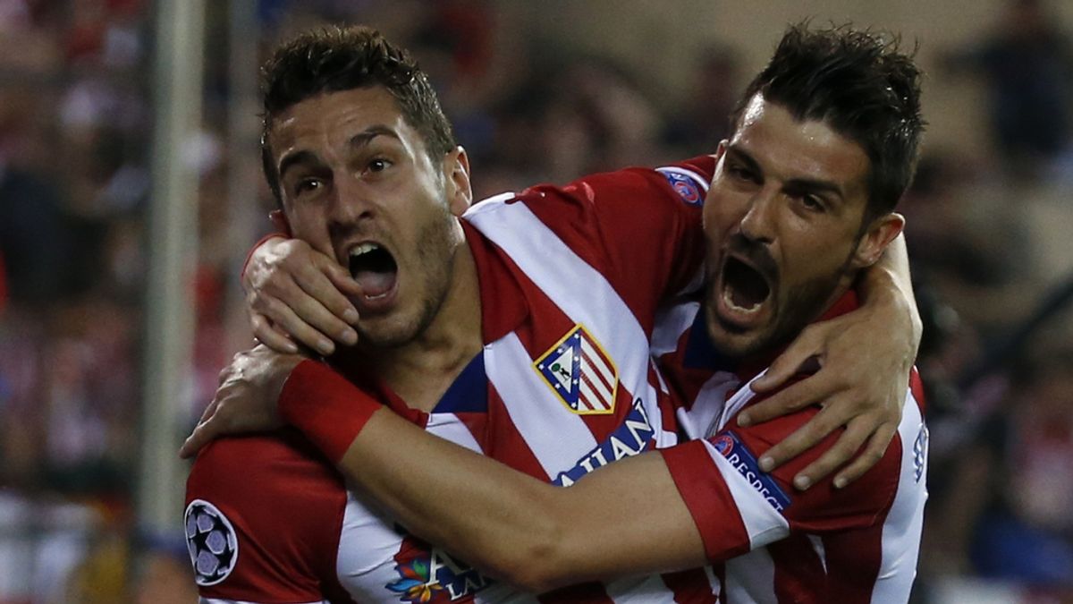 "Koke" y David Villa celebran el gol al FC Barcelona