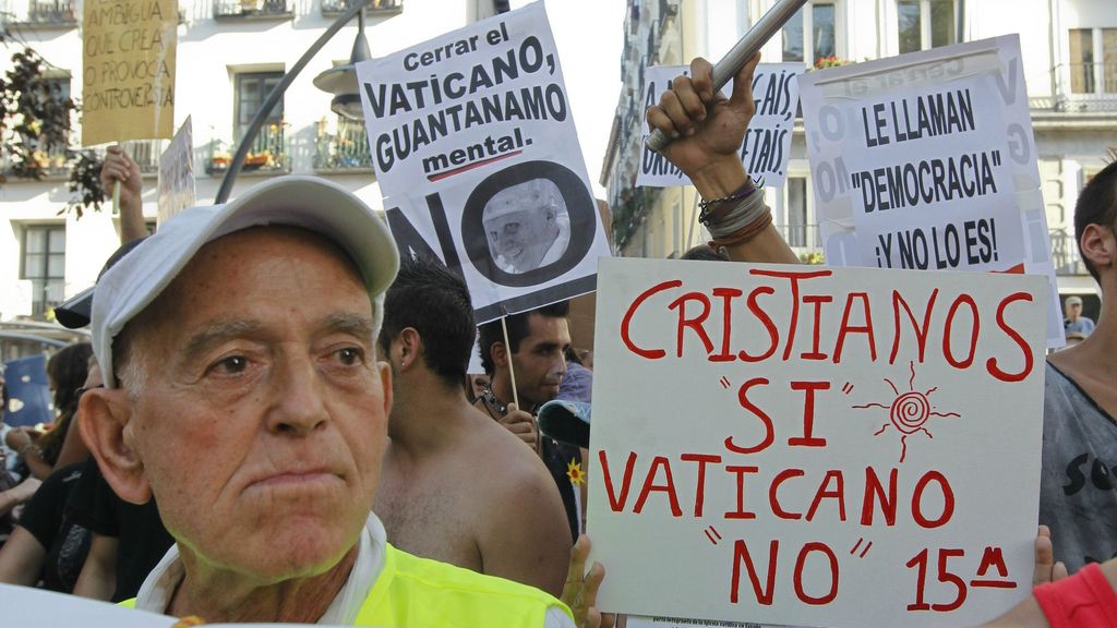 Cargas policiales en Sol tras la manifestación anti Papa