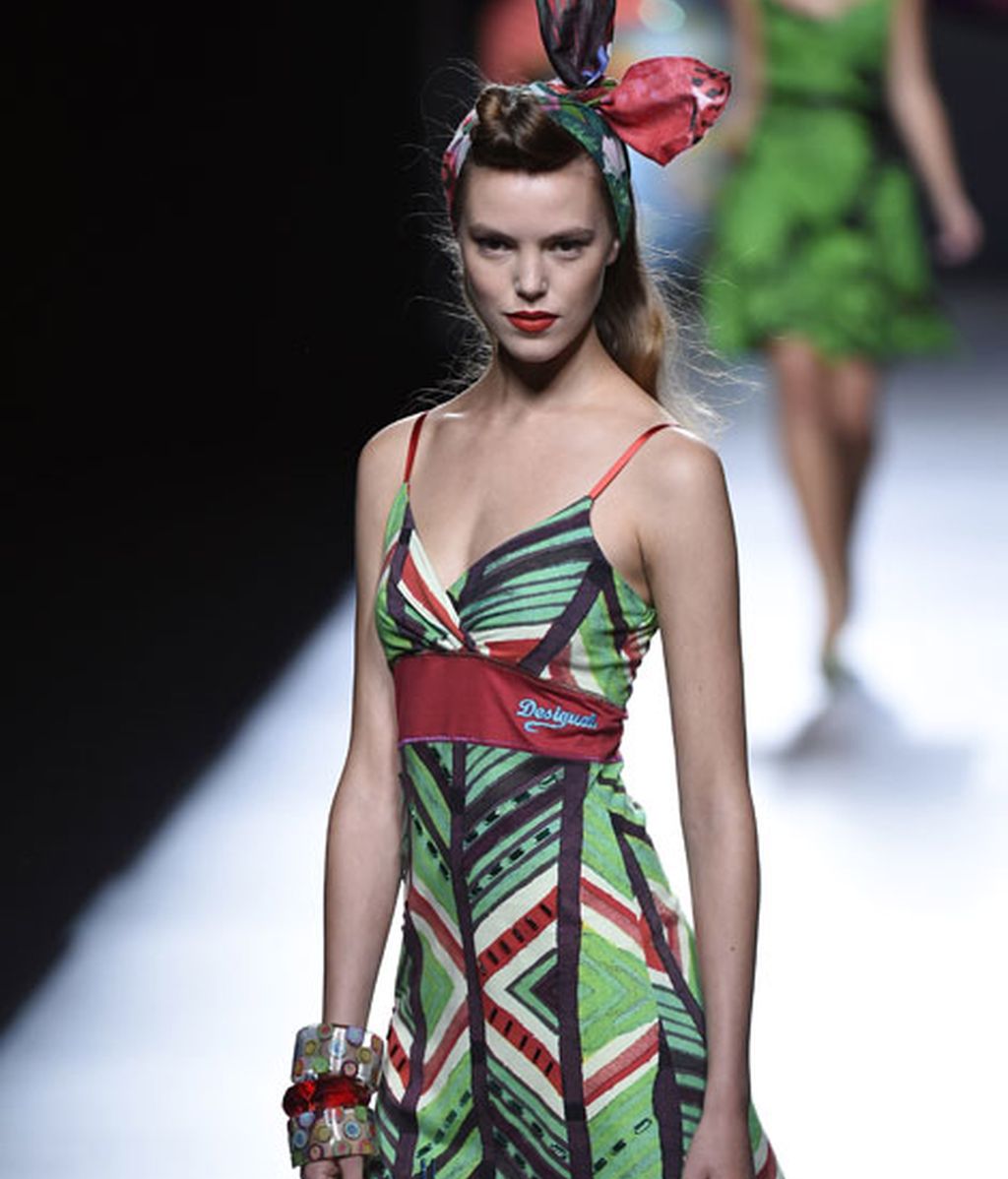 Color y grafismo en una colección que explota las señas de identidad de la firma