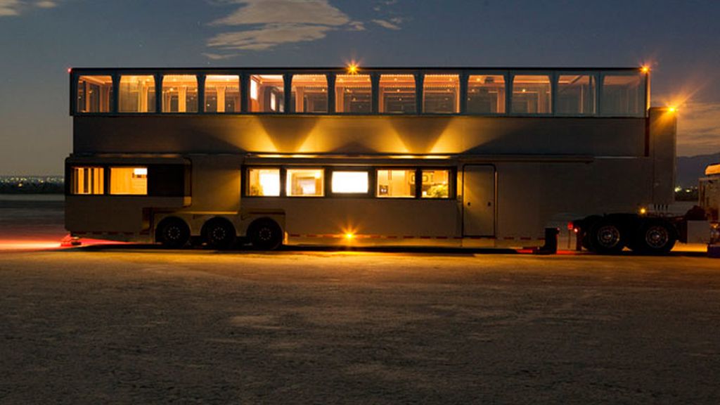 La mansión móvil que Ashton Kutcher lleva al set de 'Dos hombres y medio'