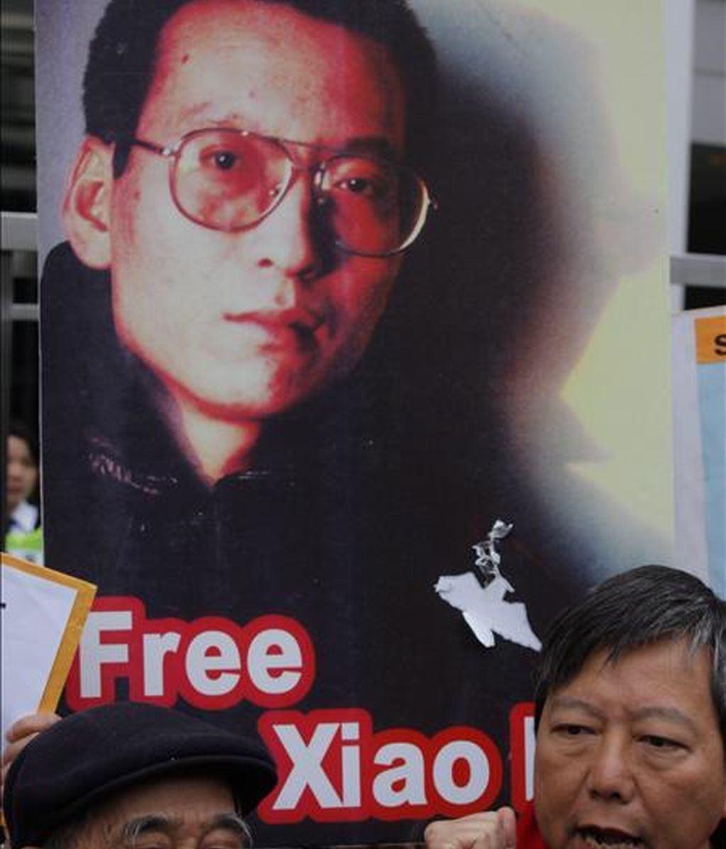 El premio nobel de la Paz Liu Xiaobo, que cumple condena de once años de cárcel por pedir democracia en su país, rechaza la idea del exilio en caso de que lograra la libertad, señaló hoy a Efe uno de sus abogados. EFE/Archivo El premio nobel de la Paz Liu Xiaobo, que cumple condena de once años de cárcel por pedir democracia en su país, rechaza la idea del exilio en caso de que lograra la libertad, señaló hoy a Efe uno de sus abogados. EFE/Archivo