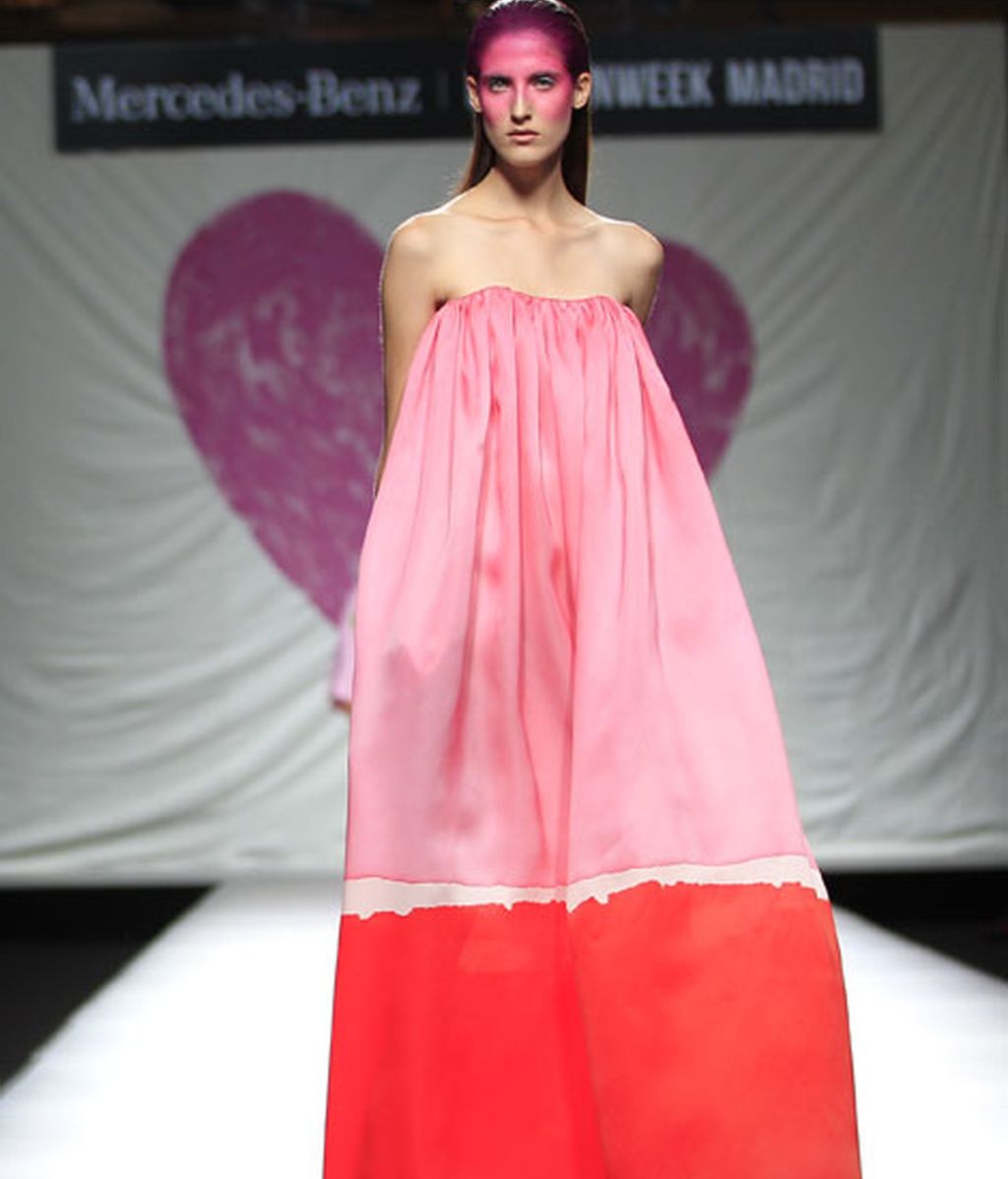 Ágata vuelve a jugar con el color