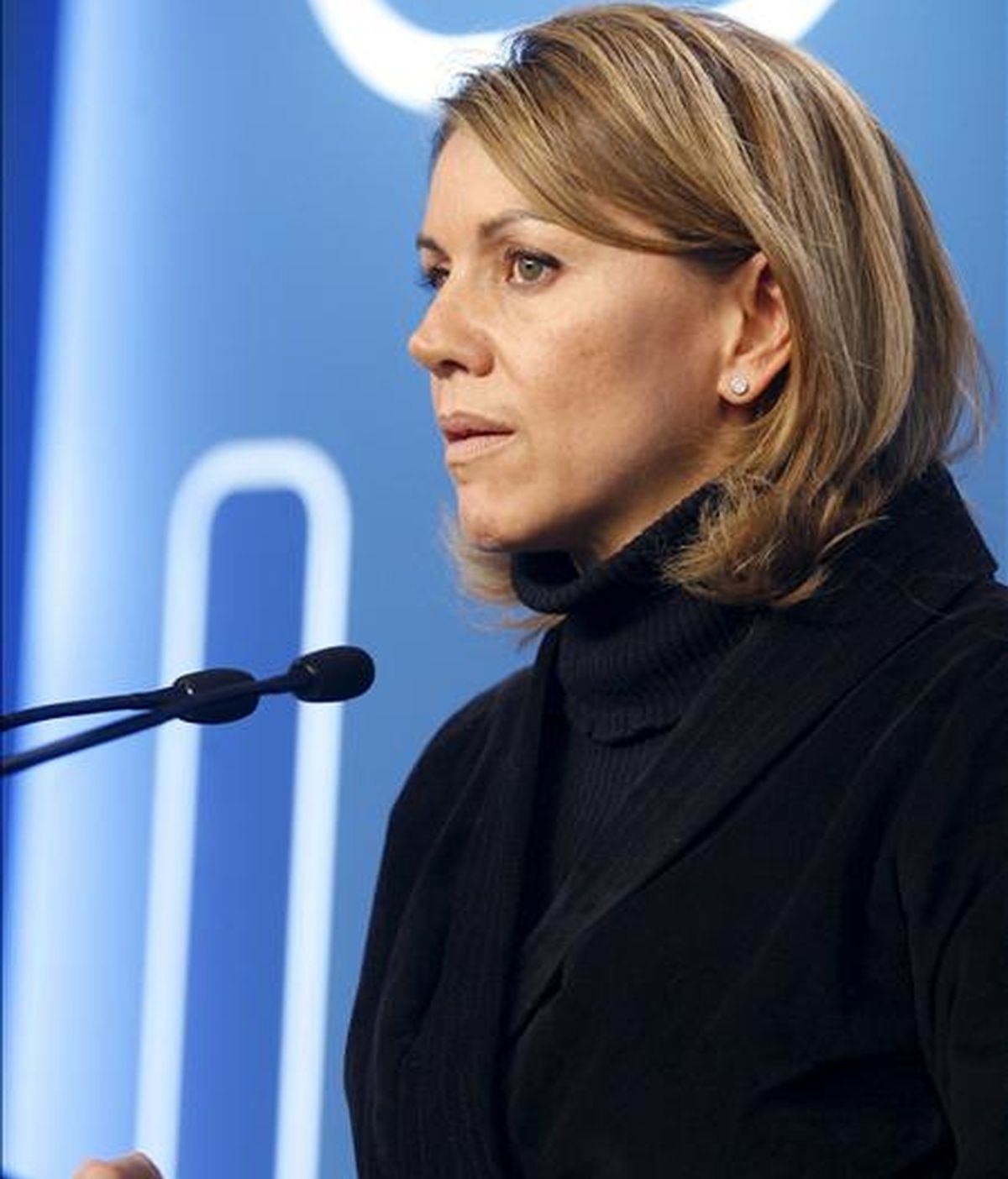 La secretaria general del Partido Popular, María Dolores de Cospedal, durante su comparecencia en la sede del partido en Madrid para seguir el escrutinio de las elecciones catalanas. EFE