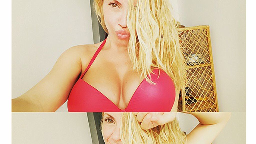 La extronista luce feliz su tripita premamá