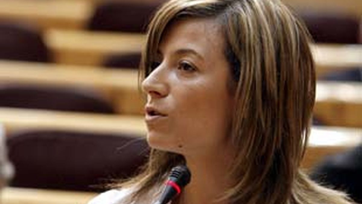 La ministra de Igualdad, Bibiana Aído, aclara la polémica en torno a la biblioteca para mujeres. Video: Informativos Telecinco