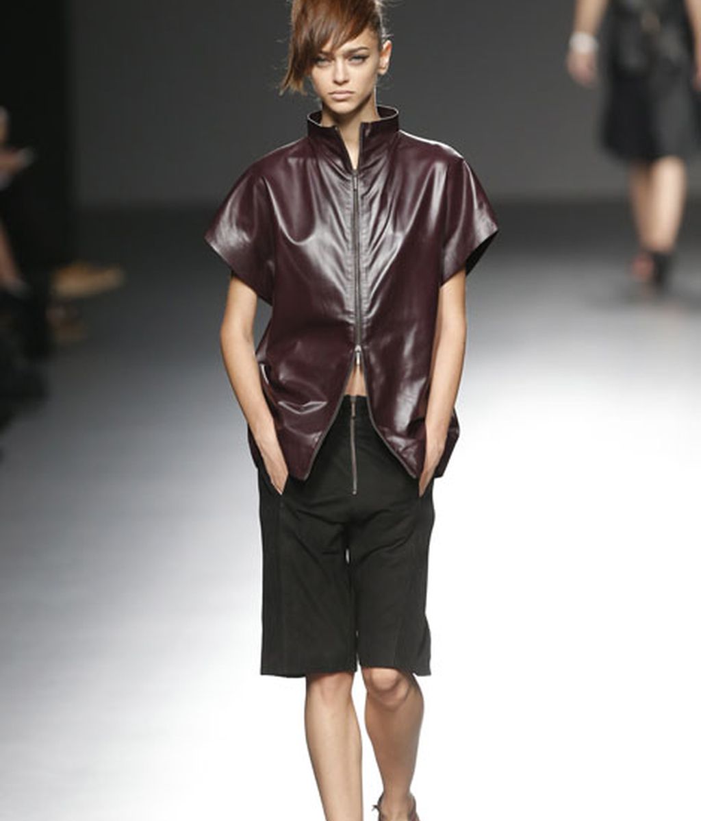 Rojos brillantes y colores de la tierra