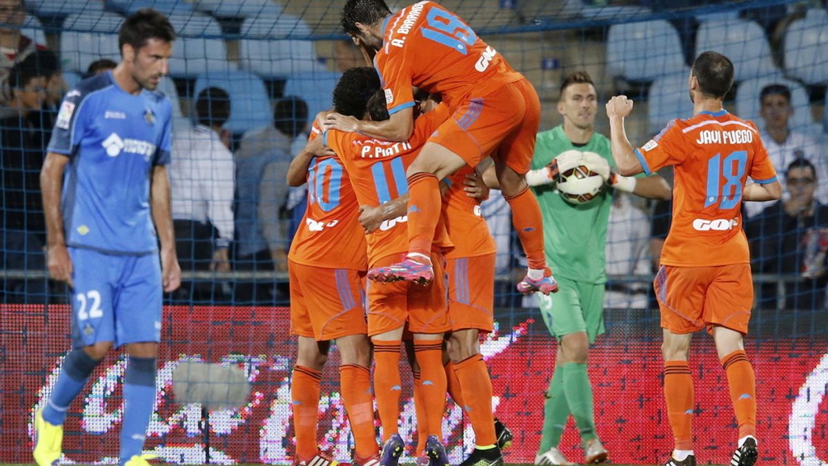 Los jugadores del Valencia celebran el tercer gol ante el Getafe