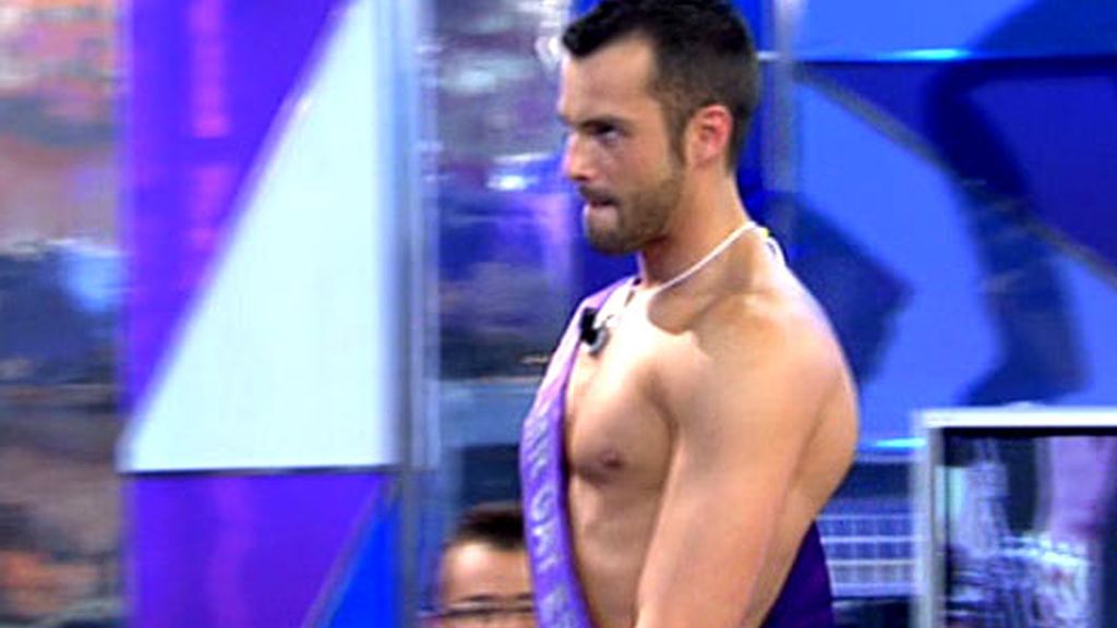 Mr Gay España 2010, Israel Acevedo, visita el 'Deluxe' con Rosa Benito