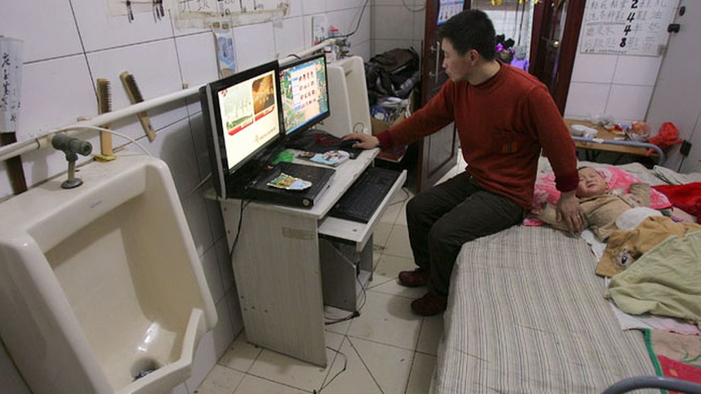 Vivir en un baño público