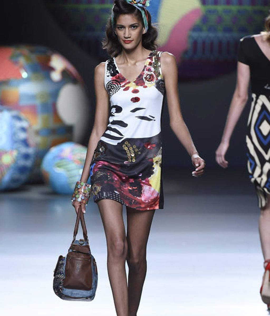 Color y grafismo en una colección que explota las señas de identidad de la firma