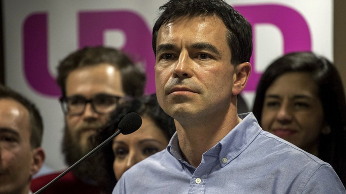 El líder y candidato de UPYD, Andrés Herzog, valora su derrota electoral