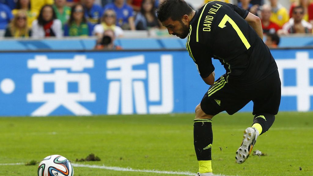 Villa marcó su último gol con España de tacón