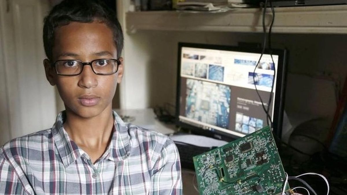 Detienen a un adolescente por confundir su reloj casero con una bomba