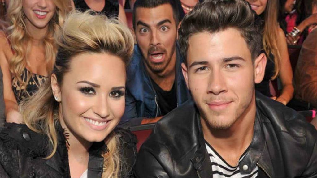 photobomb