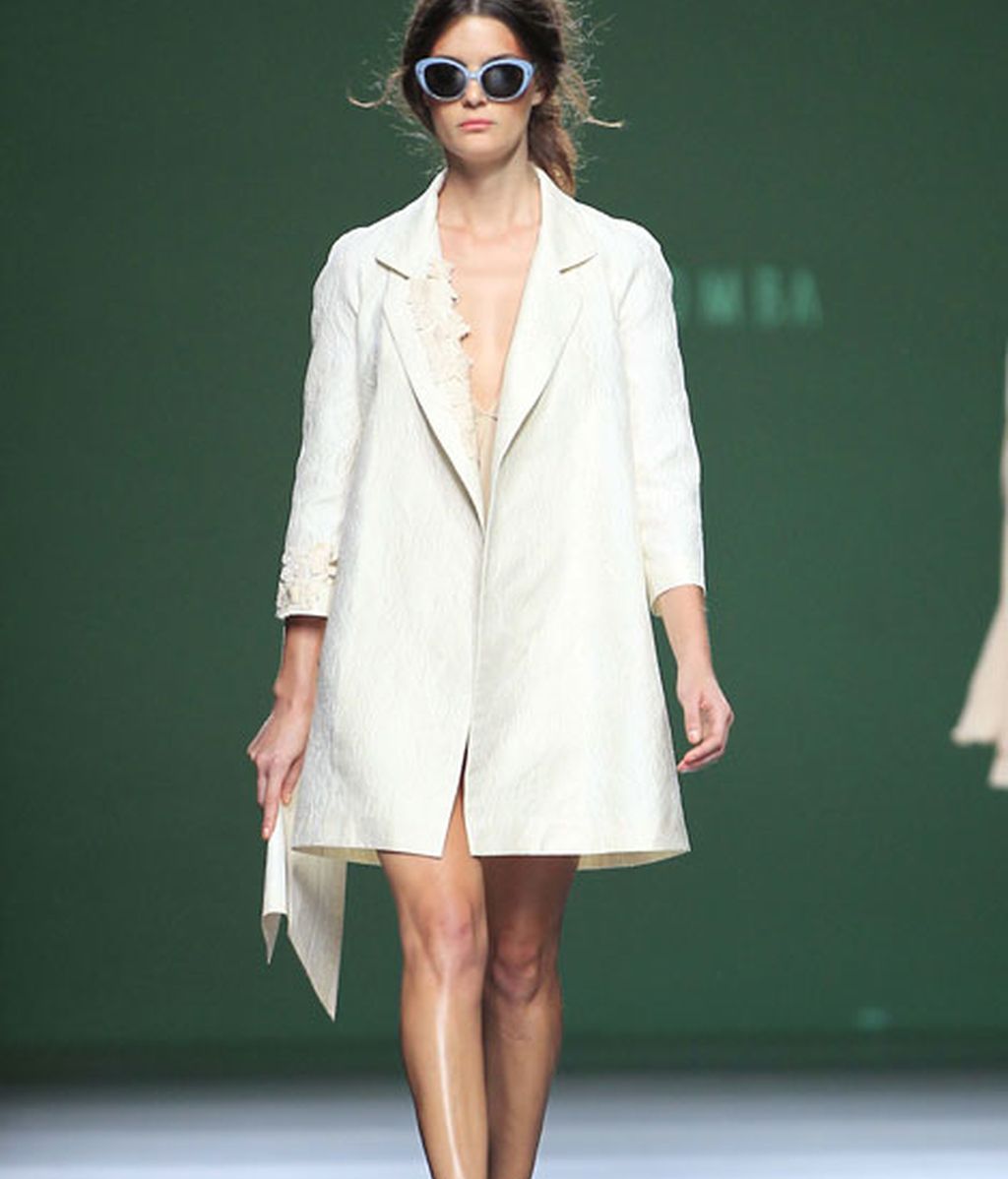 Blancos, crudos y amarillos se imponen en la pasarela