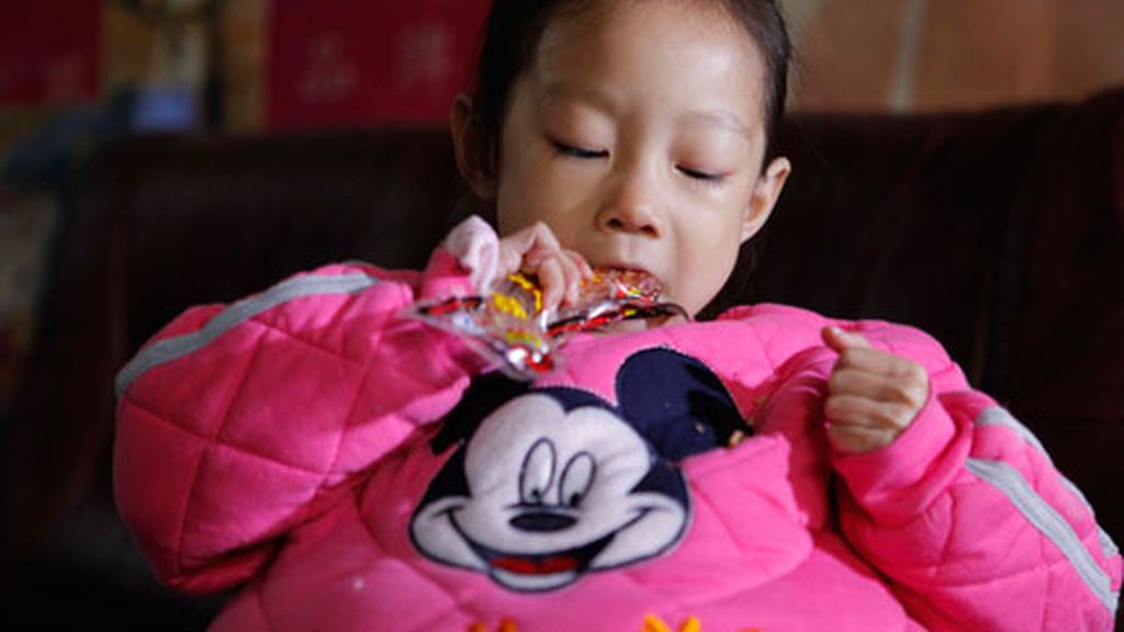 Padece una enfermedad que hincha su abdomen hasta límites extremos