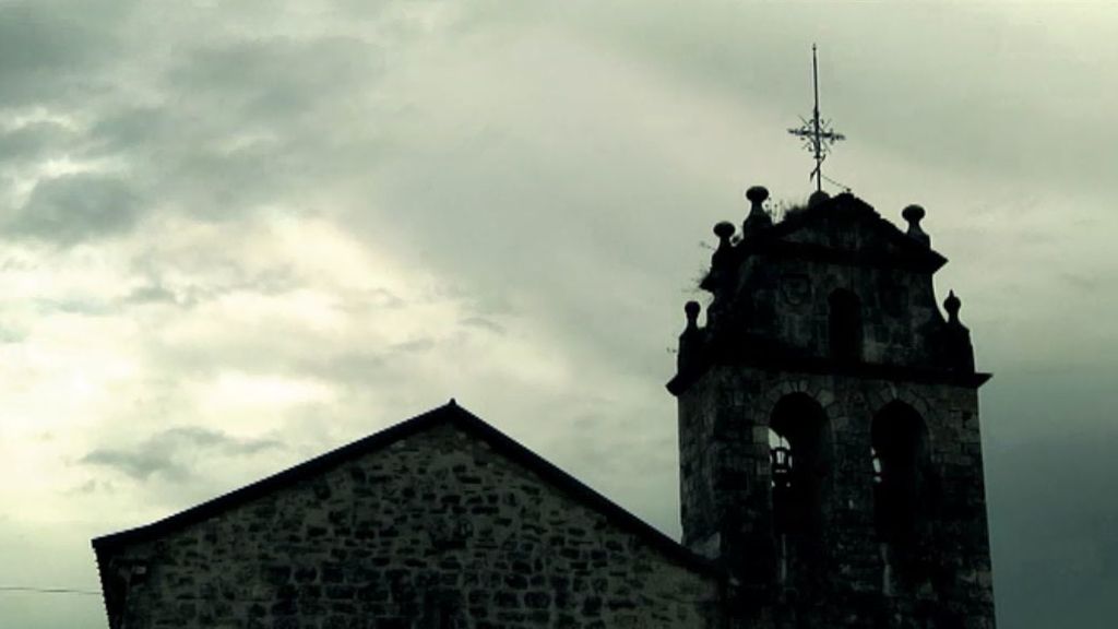 Extrañas pinturas que adornan el templo de Alaiza