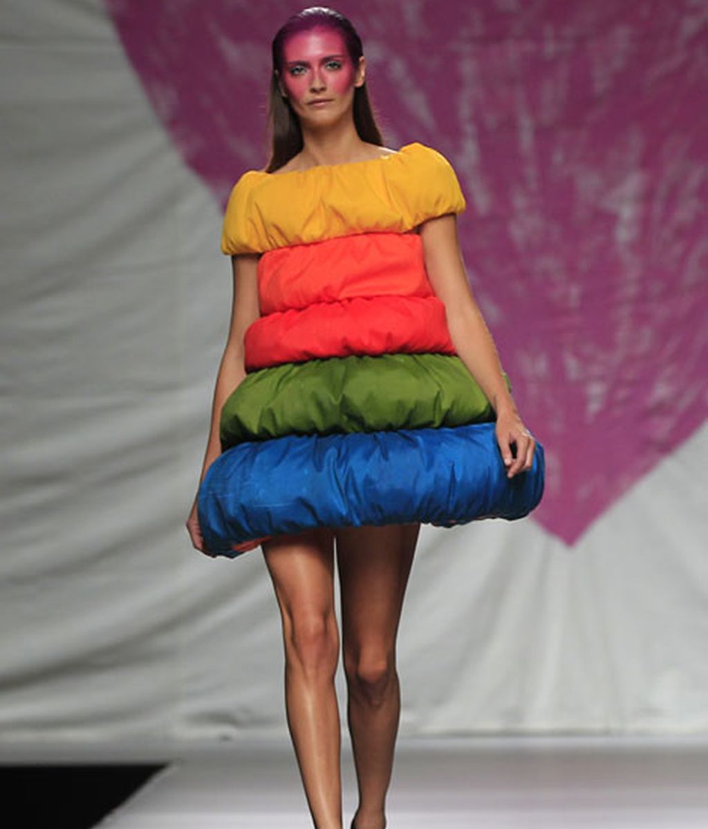 Ágata vuelve a jugar con el color