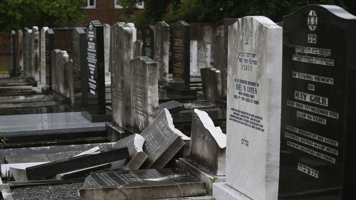 Vandalismo en un cementerio judío