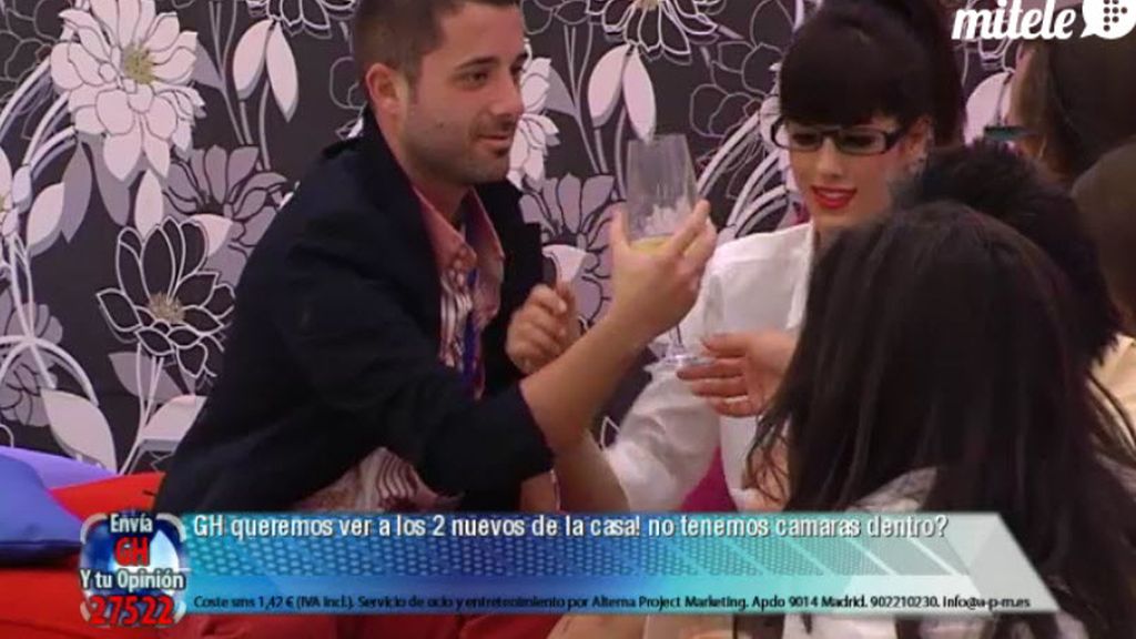 Marta y Cristian, muy juntitos en la fiesta de GH
