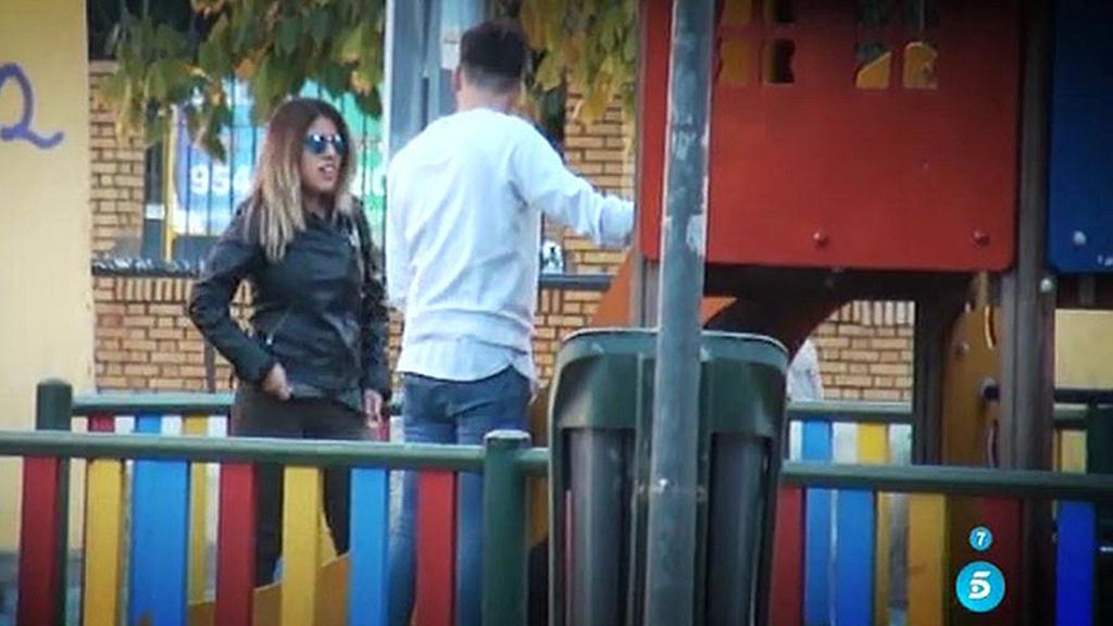 Alejandro Albalá y Chabelita, en el parque con Albertito