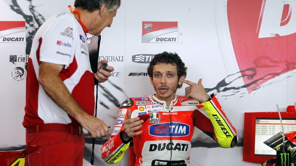 Valentino Rossi, en el box de Ducati