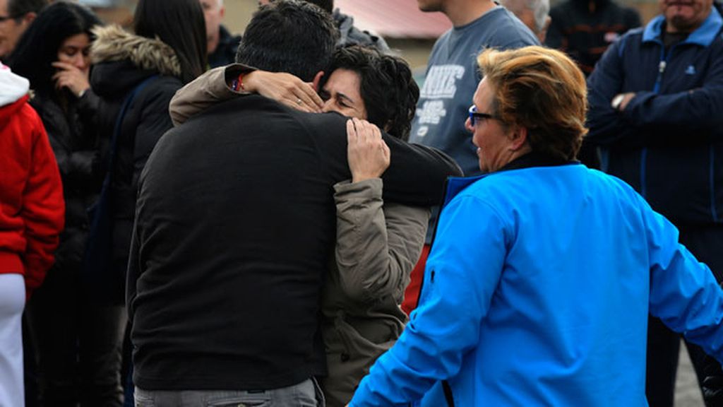 Familiares y amigos de los mineros muertos en Pola de Gordón, desolados