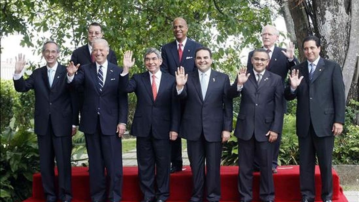 El vicepresidente de EE.UU. se reunió en San José con representantes de los siete países de la región, a los que aseguró que la gestión Obama propone "nuevas reglas de transparencia y responsabilidad". EFE