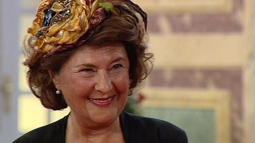 Mary acepta el anillo de su hijo emocionada, pero le aconseja: “tienes que volar”