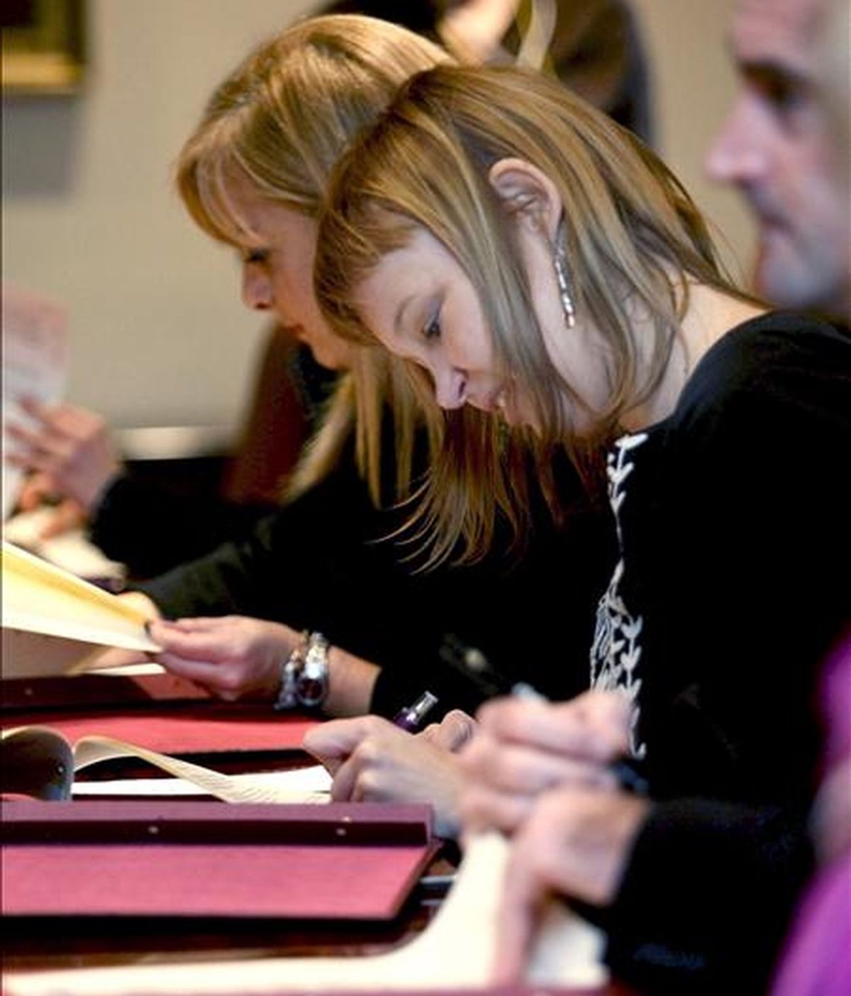La ministra de Sanidad, Leire Pajín, durante el acto de firma de un acuerdo sobre autorregulación de la publicidad infantil de juguetes, hoy en Alicante. EFE La ministra de Sanidad, Leire Pajín, durante el acto de firma de un acuerdo sobre autorregulación de la publicidad infantil de juguetes, hoy en Alicante. EFE
