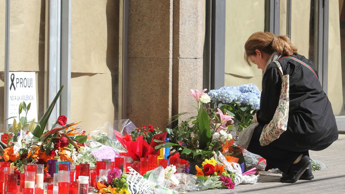 Homenaje al profesor asesinado en un instituto en Barcelona