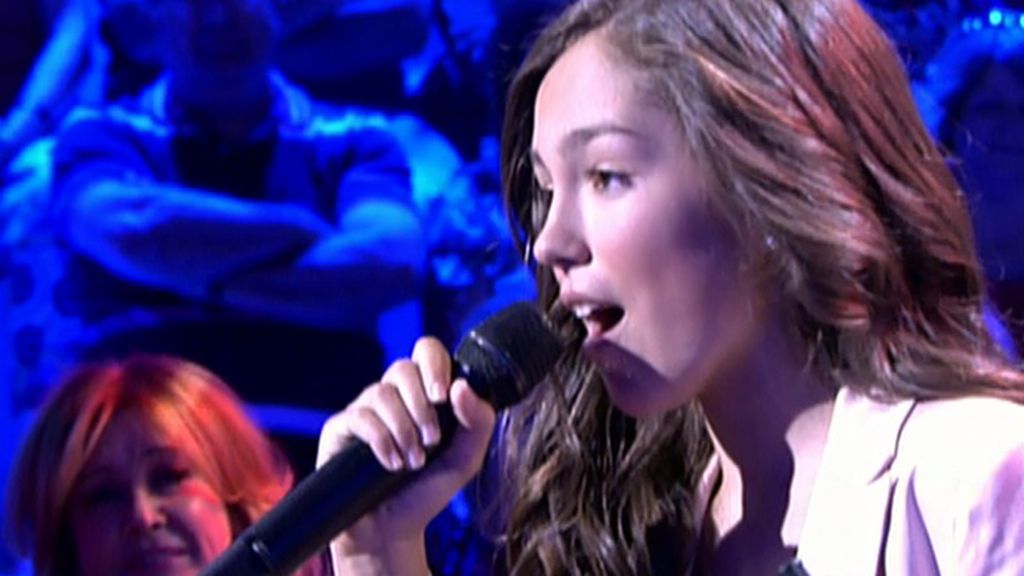 María Parrado canta en 'Sálvame'