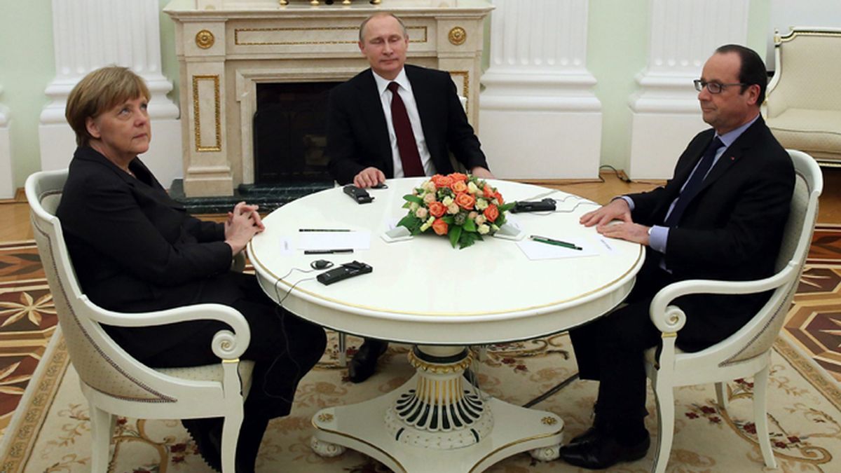 Merkel y Hollande se reúnen con Putin para presentar su plan de paz para Ucrania